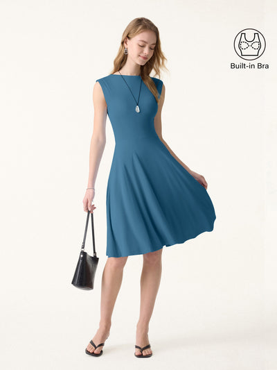 Robe SkinKiss à encolure bateau, bretelles larges avec poches